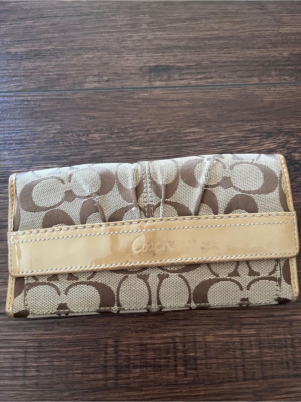 Vintage Y2K Coach soho pleated trifold wallet.